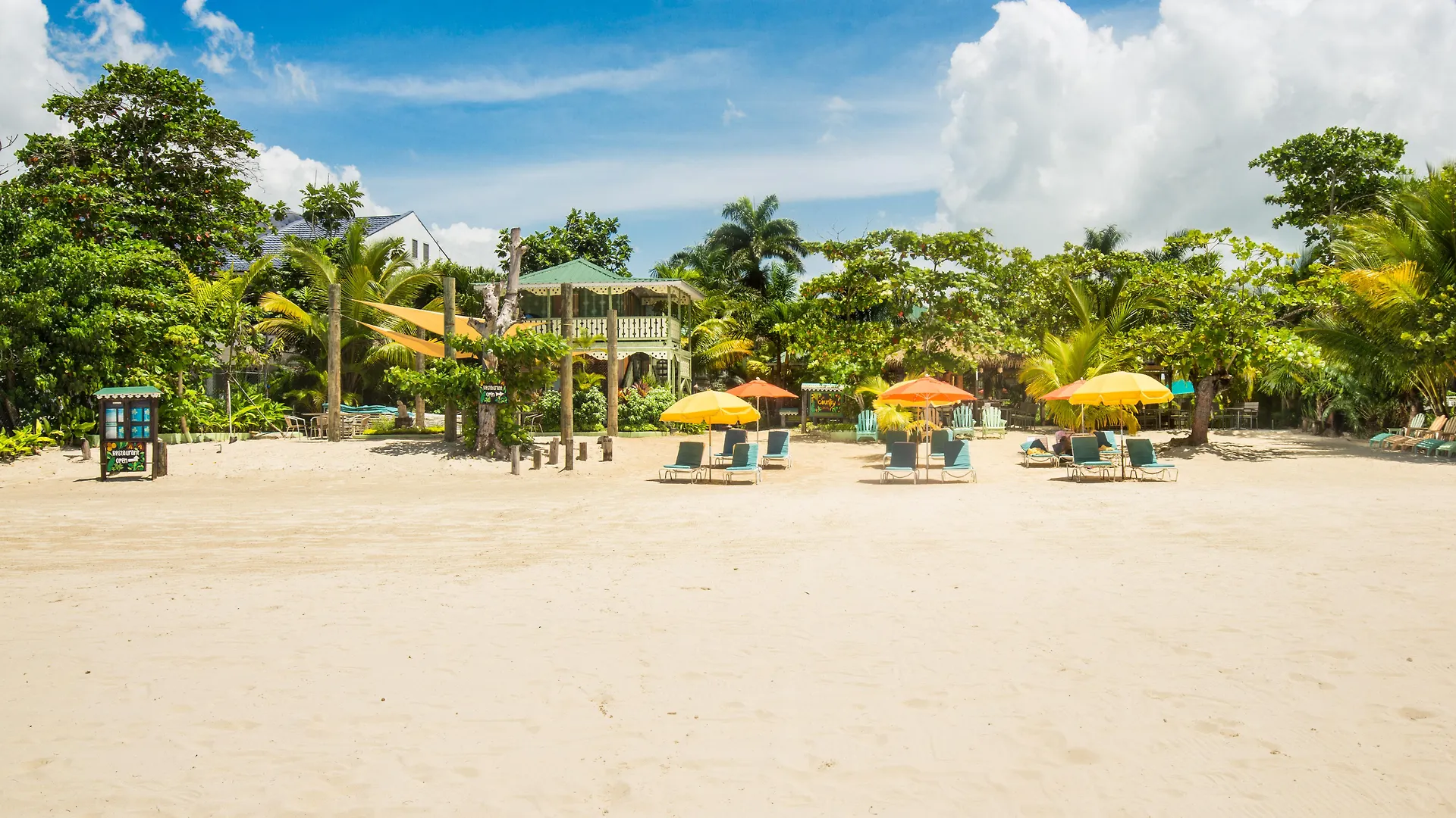 Hotel Country Country Negril 3*,